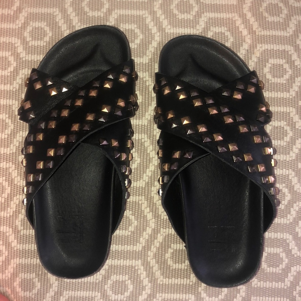 NWT LF Black studded sandals